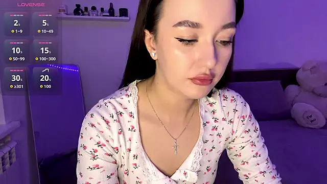 SophieLaine online show from April 26, 7:00 pm