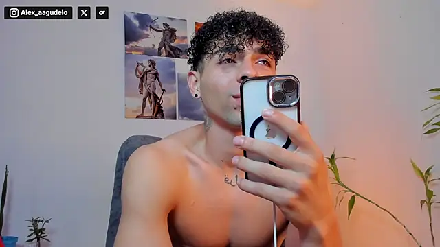 Snapshot of Alex_zt7 chatting on July 15, 5:07 pm Alex zt7 online show from July 15, 5:07 pm