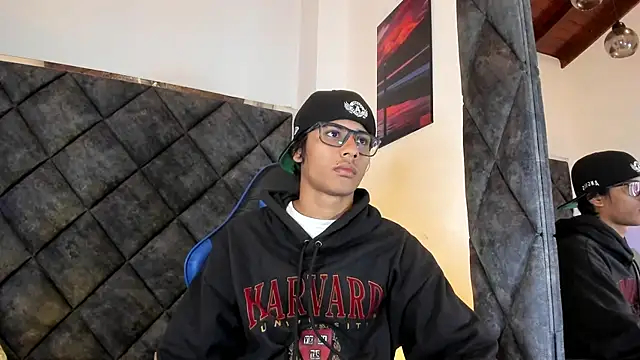 Snapshot of LiamKron chatting on July 3, 9:48 am LiamKron online show from July 3, 9:48 am