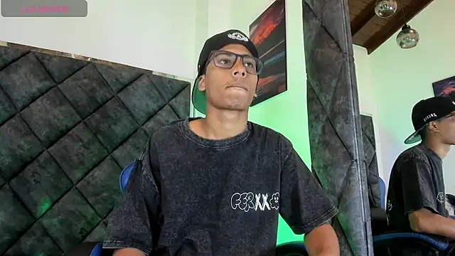 Snapshot of LiamKron chatting on July 11, 10:51 am LiamKron online show from July 11, 10:51 am
