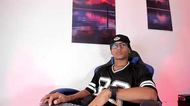 Snapshot of LiamKron chatting on July 13, 11:13 am LiamKron online show from July 13, 11:13 am