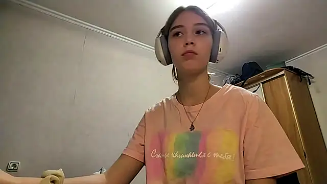 Snapshot of HebrewRiding chatting on April 10, 9:47 am HebrewRiding online show from April 10, 9:47 am