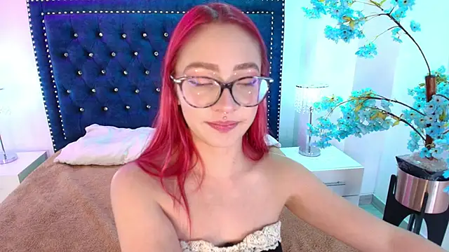 Snapshot of Amelie_adams chatting on May 2, 11:15 am Amelie adams online show from May 2, 11:15 am