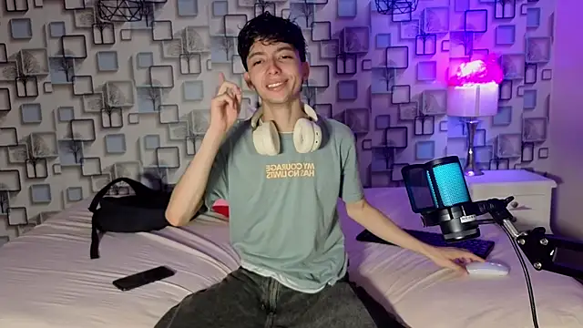 Snapshot of Twink_Sebas7 chatting on June 11, 12:14 pm Twink Sebas7 online show from June 11, 12:14 pm
