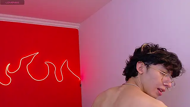 Snapshot of Twink_Sebas7 chatting on July 17, 3:35 am Twink Sebas7 online show from July 17, 3:35 am