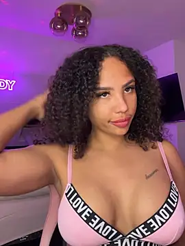 Snapshot of princessromyindy chatting on April 17, 8:56 pm princessromyindy online show from April 17, 8:56 pm