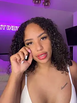 Snapshot of princessromyindy chatting on April 19, 8:44 pm princessromyindy online show from April 19, 8:44 pm