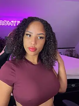 Snapshot of princessromyindy chatting on April 28, 6:46 pm princessromyindy online show from April 28, 6:46 pm