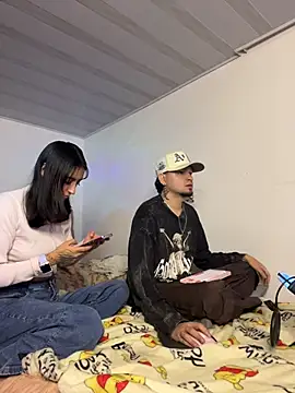 Snapshot of hotlatinocouple__ chatting on April 26, 7:28 am hotlatinocouple online show from April 26, 7:28 am