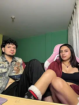 Snapshot of hotlatinocouple__ chatting on May 15, 11:01 pm hotlatinocouple online show from May 15, 11:01 pm