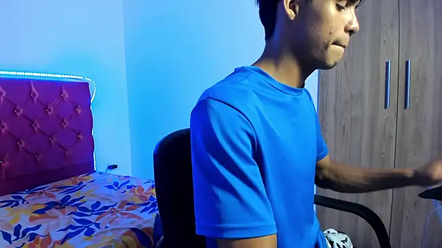 skinny sam online show from April 10, 2:50 am