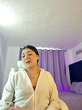 Snapshot of Celestee_21 chatting on June 7, 9:07 pm Celestee 21 online show from June 7, 9:07 pm