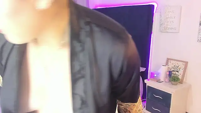 Snapshot of Celestee_21 chatting on July 9, 10:36 pm Celestee 21 online show from July 9, 10:36 pm