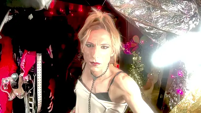 TgirlBrat online show from June 6, 8:19 am