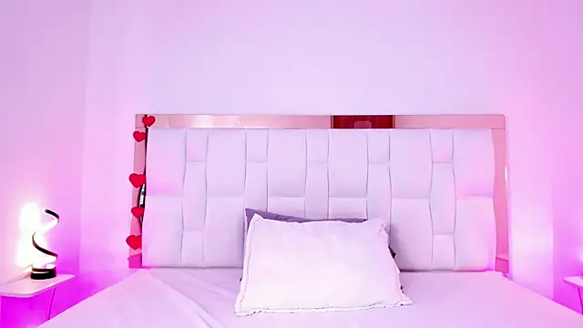 Snapshot of Madeline_curvy chatting on April 11, 7:07 pm Madeline curvy online show from April 11, 7:07 pm