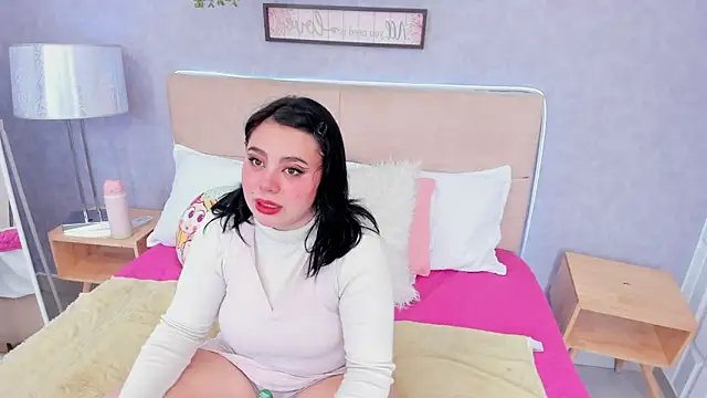 Snapshot of RoxaneBrown chatting on April 21, 7:50 pm RoxaneBrown online show from April 21, 7:50 pm