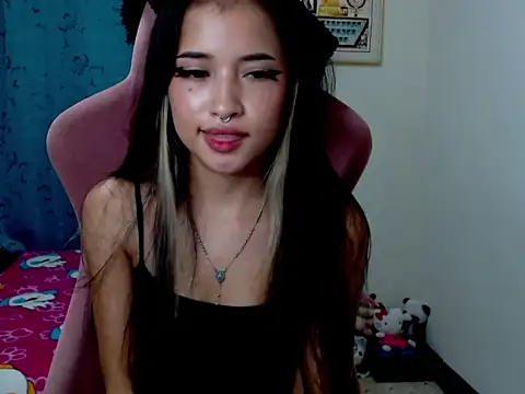 Snapshot of lau_ri chatting on April 9, 6:19 am lau ri online show from April 9, 6:19 am