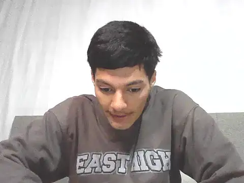 Snapshot of EmilianoShock chatting on April 17, 8:39 am EmilianoShock online show from April 17, 8:39 am