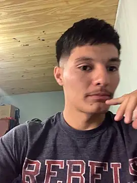 Snapshot of EmilianoShock chatting on April 23, 9:50 pm EmilianoShock online show from April 23, 9:50 pm