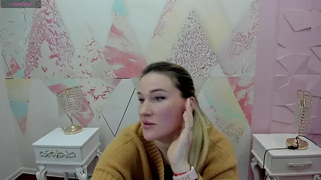 Snapshot of Helly_nanci chatting on April 9, 11:15 am Helly nanci online show from April 9, 11:15 am