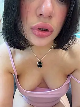 Snapshot of LucyHotty_ chatting on June 4, 7:58 am LucyHotty online show from June 4, 7:58 am