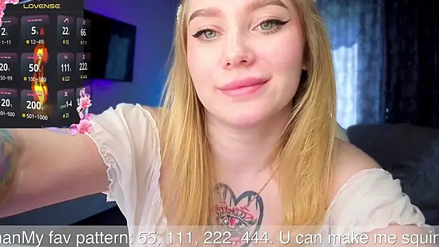 Snapshot of AliceMilr chatting on May 9, 8:41 am AliceMilr online show from May 9, 8:41 am