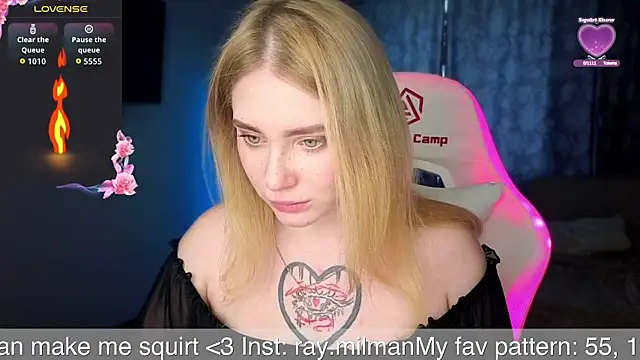 Snapshot of AliceMilr chatting on May 30, 8:33 am AliceMilr online show from May 30, 8:33 am