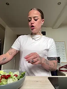 liloutatoou online show from April 15, 12:23 pm