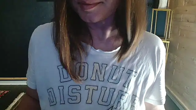 Snapshot of NicoleLove_ chatting on June 24, 4:00 am NicoleLove online show from June 24, 4:00 am
