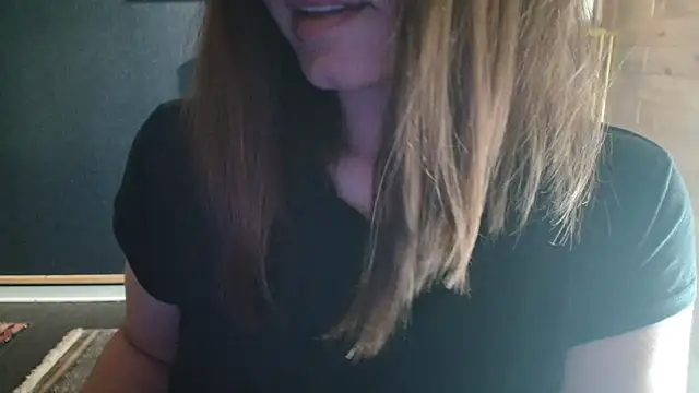 Snapshot of NicoleLove_ chatting on June 25, 5:34 am NicoleLove online show from June 25, 5:34 am
