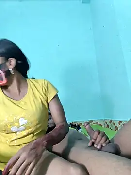 Snapshot of Hot-Couple4 chatting on May 8, 4:01 pm Hot-Couple4 online show from May 8, 4:01 pm