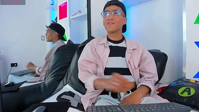 Aziel Jenner online show from April 21, 4:19 am