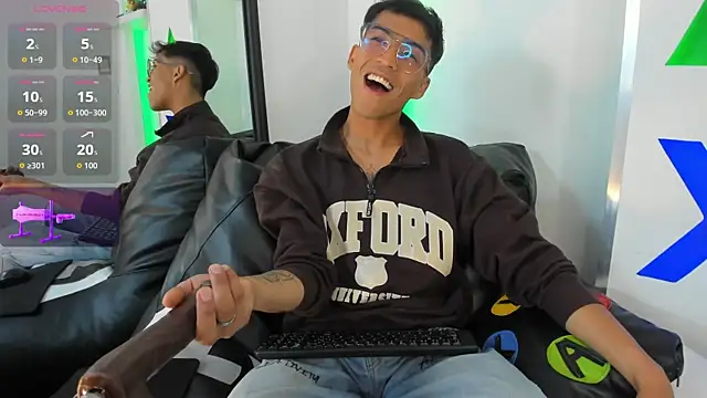 Aziel Jenner online show from April 22, 3:31 am