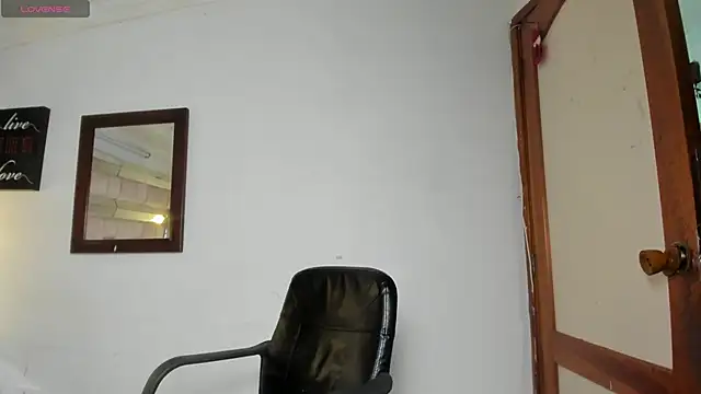 Snapshot of SarahQ65 chatting on April 14, 1:39 pm SarahQ65 online show from April 14, 1:39 pm