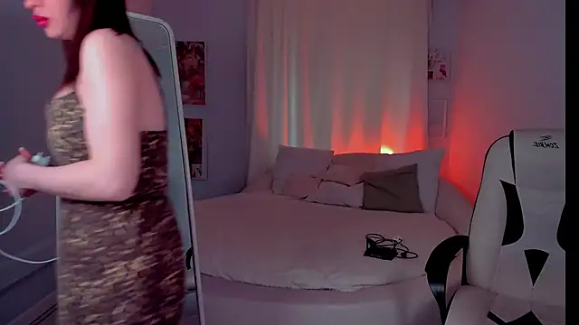 Snapshot of pearl_gloww chatting on April 16, 1:45 pm pearl gloww online show from April 16, 1:45 pm