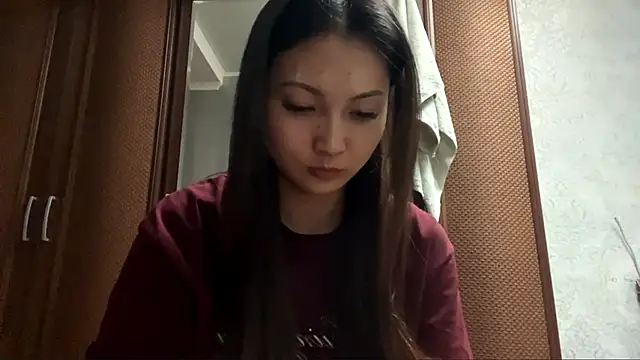 Snapshot of MiaPoison chatting on May 8, 6:24 pm MiaPoison online show from May 8, 6:24 pm