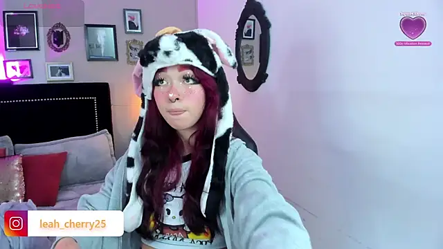 Snapshot of Leah_cherry chatting on May 25, 8:59 pm Leah cherry online show from May 25, 8:59 pm
