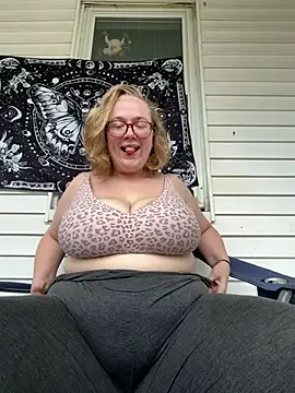 Snapshot of Kenzibb3 chatting on July 7, 4:00 pm Kenzibb3 online show from July 7, 4:00 pm