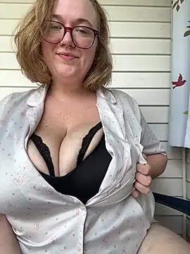 Snapshot of Kenzibb3 chatting on July 10, 3:47 pm Kenzibb3 online show from July 10, 3:47 pm