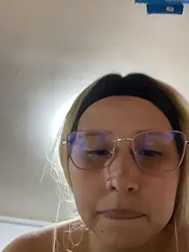 Snapshot of Aliss_Taylor1 chatting on May 31, 6:09 pm Aliss Taylor1 online show from May 31, 6:09 pm