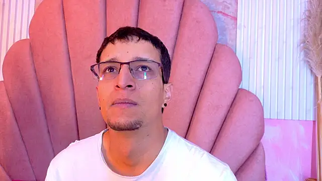 Snapshot of Madisson_Roos chatting on July 17, 3:46 am Madisson Roos online show from July 17, 3:46 am