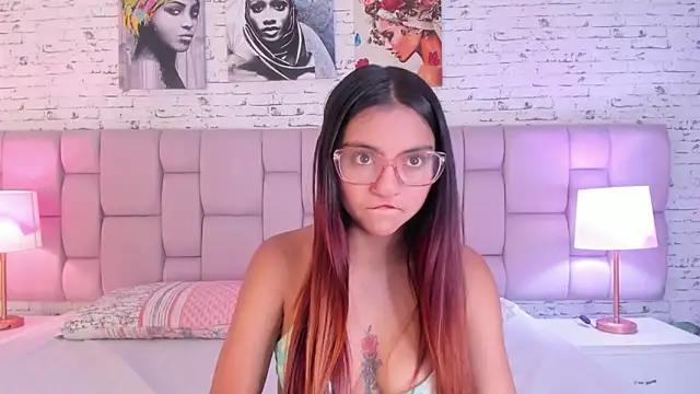 Snapshot of AshleeyRoberts chatting on May 9, 1:38 pm AshleeyRoberts online show from May 9, 1:38 pm