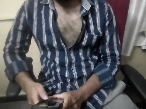 Snapshot of desimuslimboy4uncles chatting on April 13, 1:27 pm desimuslimboy4uncles online show from April 13, 1:27 pm