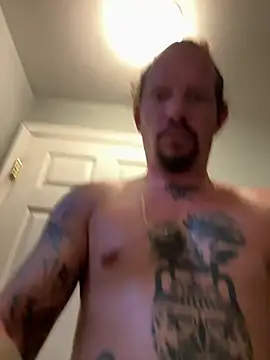 youngwildfreee online show from April 26, 10:07 pm