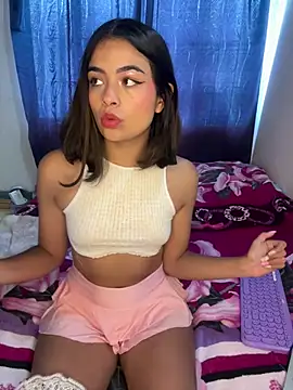 Snapshot of Megan-Moon chatting on June 5, 8:03 pm Megan-Moon online show from June 5, 8:03 pm
