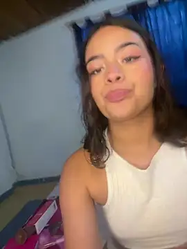 Snapshot of Megan-Moon chatting on June 23, 9:35 pm Megan-Moon online show from June 23, 9:35 pm