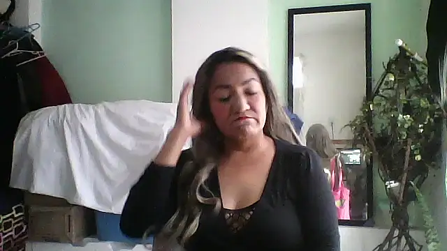 Snapshot of Mich76 chatting on July 10, 7:49 pm Mich76 online show from July 10, 7:49 pm