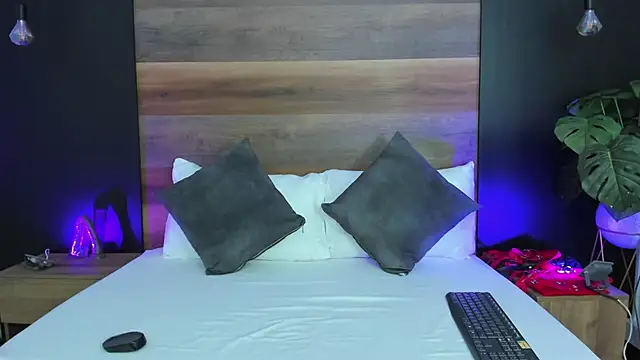 Snapshot of jade_spinters chatting on July 4, 7:53 pm jade spinters online show from July 4, 7:53 pm