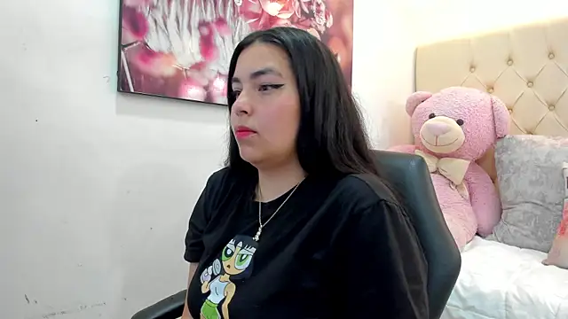 Snapshot of luna_bloomm_ chatting on April 14, 4:07 am luna bloomm online show from April 14, 4:07 am