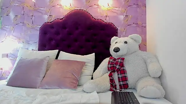 Snapshot of luna_bloomm_ chatting on May 15, 4:41 am luna bloomm online show from May 15, 4:41 am
